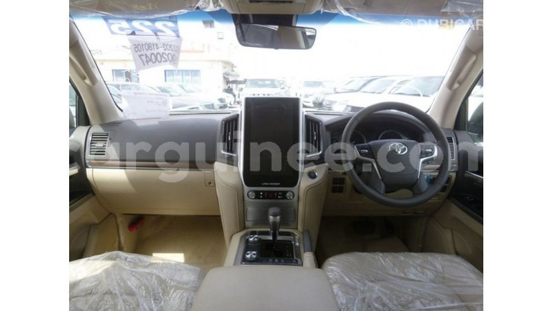 Big with watermark toyota land cruiser conakry import dubai 4937