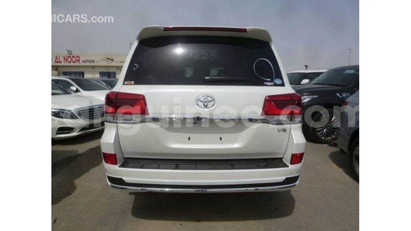 Big with watermark toyota land cruiser conakry import dubai 4937