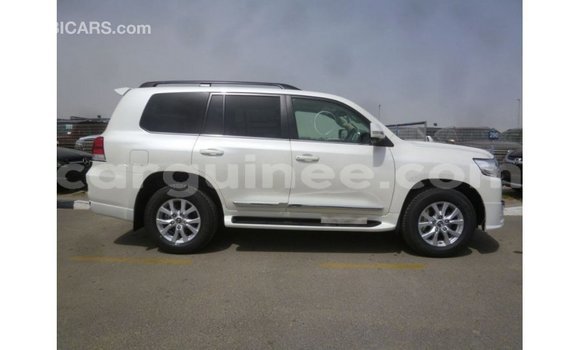 Buy Import Toyota Land Cruiser White Car in Import - Dubai in Conakry Buy Import Toyota Land Cruiser White Car in Import - Dubai in Conakry