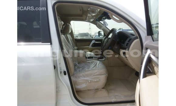 Buy Import Toyota Land Cruiser White Car in Import - Dubai in Conakry Buy Import Toyota Land Cruiser White Car in Import - Dubai in Conakry