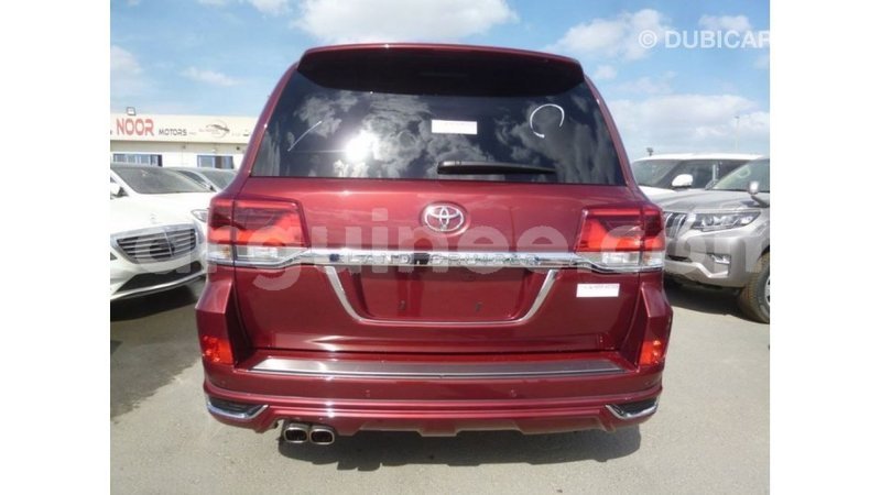 Big with watermark toyota land cruiser conakry import dubai 4939