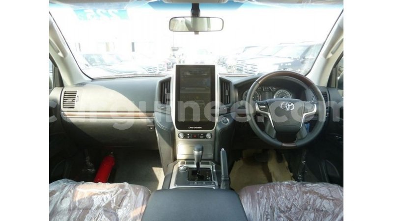 Big with watermark toyota land cruiser conakry import dubai 4941