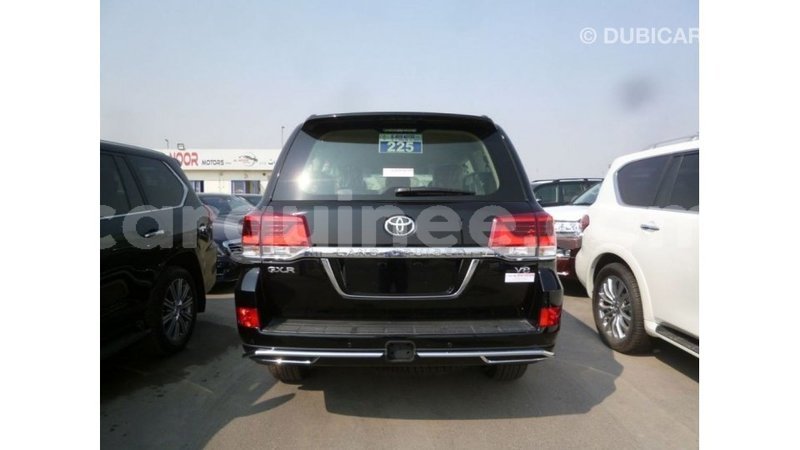 Big with watermark toyota land cruiser conakry import dubai 4941