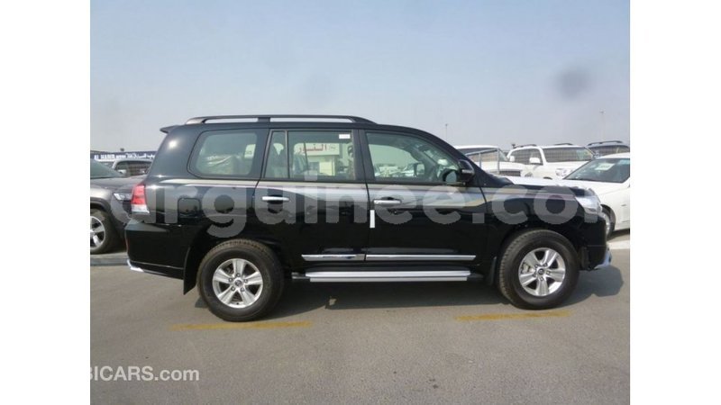 Big with watermark toyota land cruiser conakry import dubai 4941