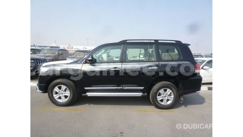 Big with watermark toyota land cruiser conakry import dubai 4941