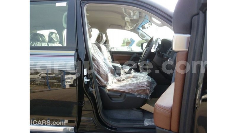 Big with watermark toyota land cruiser conakry import dubai 4941