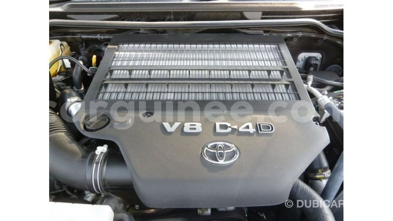 Big with watermark toyota land cruiser conakry import dubai 4941