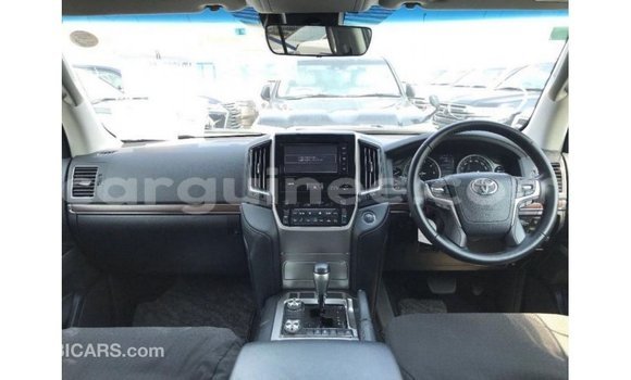 Buy Import Toyota Land Cruiser White Car in Import - Dubai in Conakry Buy Import Toyota Land Cruiser White Car in Import - Dubai in Conakry