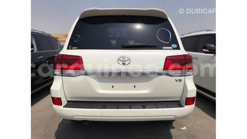 Big with watermark toyota land cruiser conakry import dubai 4943