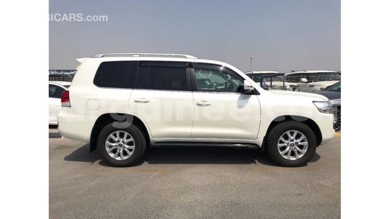 Big with watermark toyota land cruiser conakry import dubai 4943