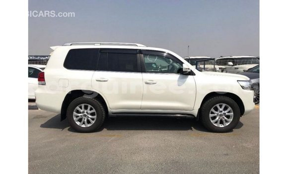 Buy Import Toyota Land Cruiser White Car in Import - Dubai in Conakry Buy Import Toyota Land Cruiser White Car in Import - Dubai in Conakry
