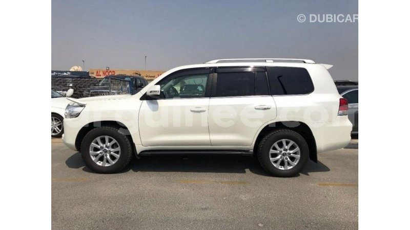 Big with watermark toyota land cruiser conakry import dubai 4943