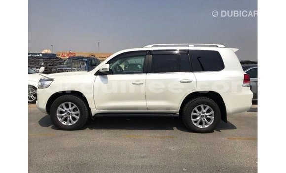Buy Import Toyota Land Cruiser White Car in Import - Dubai in Conakry Buy Import Toyota Land Cruiser White Car in Import - Dubai in Conakry