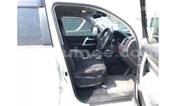Buy Import Toyota Land Cruiser White Car in Import - Dubai in Conakry Buy Import Toyota Land Cruiser White Car in Import - Dubai in Conakry