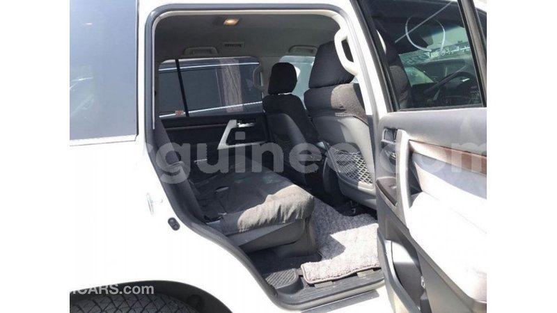 Big with watermark toyota land cruiser conakry import dubai 4943