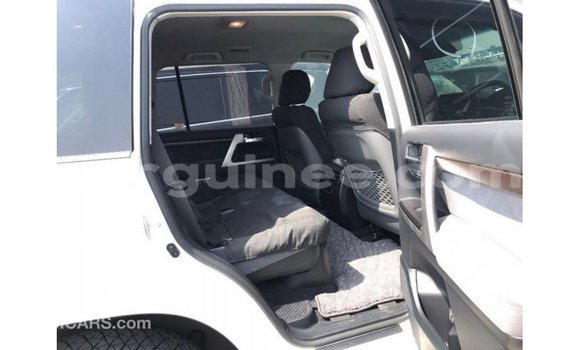 Buy Import Toyota Land Cruiser White Car in Import - Dubai in Conakry Buy Import Toyota Land Cruiser White Car in Import - Dubai in Conakry