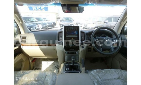 Buy Import Toyota Land Cruiser White Car in Import - Dubai in Conakry Buy Import Toyota Land Cruiser White Car in Import - Dubai in Conakry
