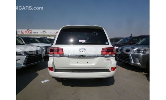 Buy Import Toyota Land Cruiser White Car in Import - Dubai in Conakry Buy Import Toyota Land Cruiser White Car in Import - Dubai in Conakry