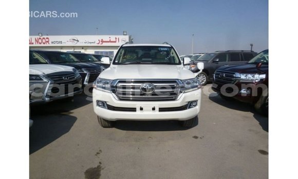 Buy Import Toyota Land Cruiser White Car in Import - Dubai in Conakry Buy Import Toyota Land Cruiser White Car in Import - Dubai in Conakry