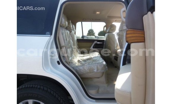 Buy Import Toyota Land Cruiser White Car in Import - Dubai in Conakry Buy Import Toyota Land Cruiser White Car in Import - Dubai in Conakry