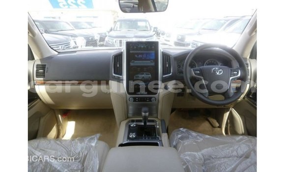 Buy Import Toyota Land Cruiser White Car in Import - Dubai in Conakry Buy Import Toyota Land Cruiser White Car in Import - Dubai in Conakry