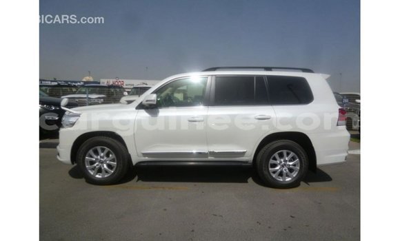 Buy Import Toyota Land Cruiser White Car in Import - Dubai in Conakry Buy Import Toyota Land Cruiser White Car in Import - Dubai in Conakry