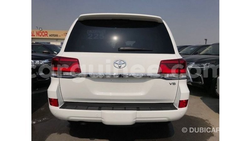 Big with watermark toyota land cruiser conakry import dubai 4957