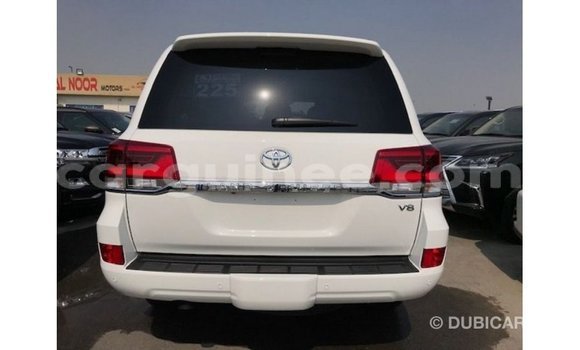 Buy Import Toyota Land Cruiser White Car in Import - Dubai in Conakry Buy Import Toyota Land Cruiser White Car in Import - Dubai in Conakry