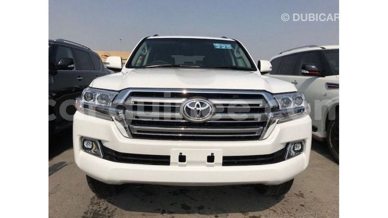 Big with watermark toyota land cruiser conakry import dubai 4957