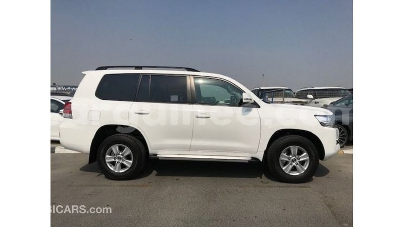 Big with watermark toyota land cruiser conakry import dubai 4957