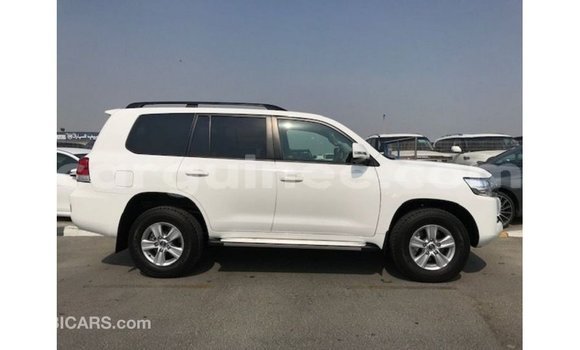 Buy Import Toyota Land Cruiser White Car in Import - Dubai in Conakry Buy Import Toyota Land Cruiser White Car in Import - Dubai in Conakry
