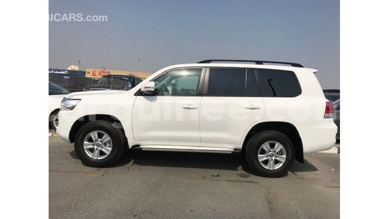 Big with watermark toyota land cruiser conakry import dubai 4957