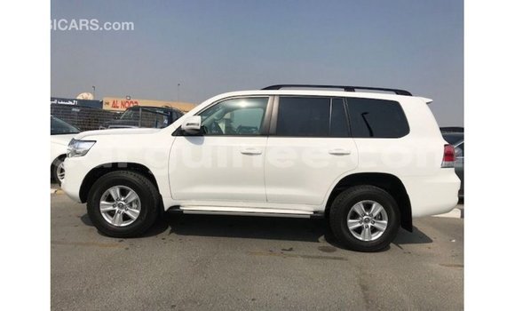Buy Import Toyota Land Cruiser White Car in Import - Dubai in Conakry Buy Import Toyota Land Cruiser White Car in Import - Dubai in Conakry