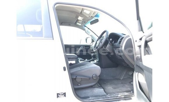 Buy Import Toyota Land Cruiser White Car in Import - Dubai in Conakry Buy Import Toyota Land Cruiser White Car in Import - Dubai in Conakry
