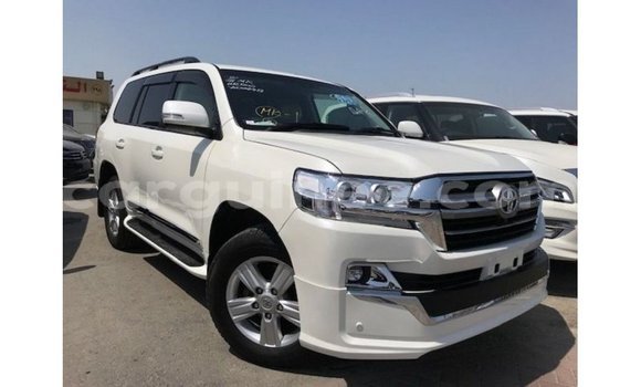 Buy Import Toyota Land Cruiser White Car in Import - Dubai in Conakry Buy Import Toyota Land Cruiser White Car in Import - Dubai in Conakry