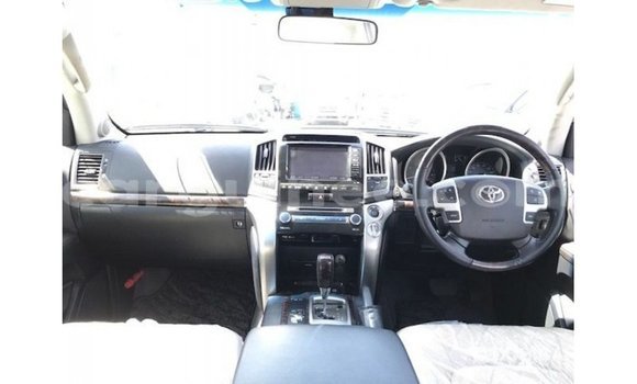 Buy Import Toyota Land Cruiser White Car in Import - Dubai in Conakry Buy Import Toyota Land Cruiser White Car in Import - Dubai in Conakry