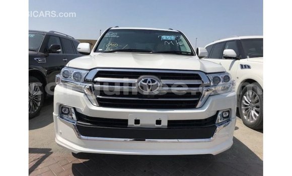 Buy Import Toyota Land Cruiser White Car in Import - Dubai in Conakry Buy Import Toyota Land Cruiser White Car in Import - Dubai in Conakry