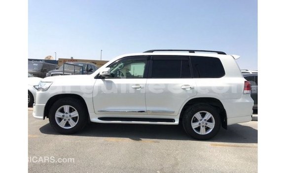 Buy Import Toyota Land Cruiser White Car in Import - Dubai in Conakry Buy Import Toyota Land Cruiser White Car in Import - Dubai in Conakry