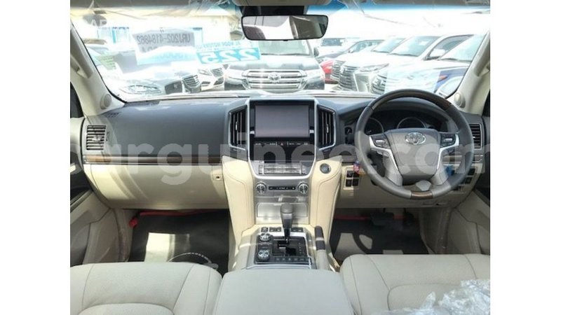 Big with watermark toyota land cruiser conakry import dubai 4961