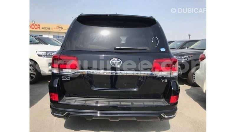 Big with watermark toyota land cruiser conakry import dubai 4961