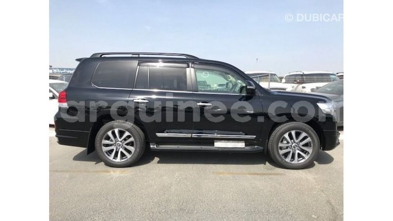 Big with watermark toyota land cruiser conakry import dubai 4961