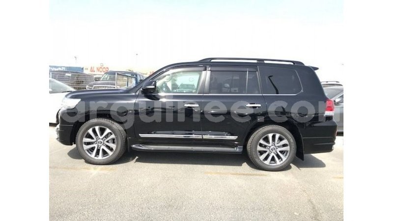 Big with watermark toyota land cruiser conakry import dubai 4961