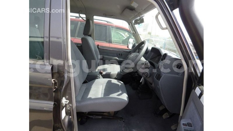 Big with watermark toyota land cruiser conakry import dubai 4995