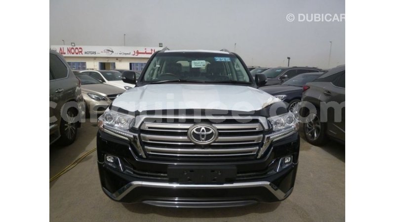 Big with watermark toyota land cruiser conakry import dubai 5002