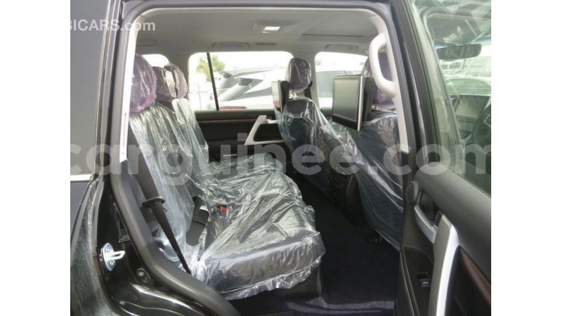 Big with watermark toyota land cruiser conakry import dubai 5002