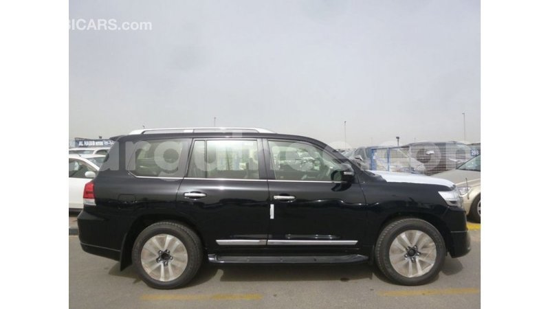 Big with watermark toyota land cruiser conakry import dubai 5002