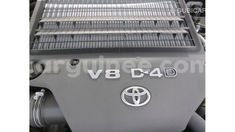 Big with watermark toyota land cruiser conakry import dubai 5002