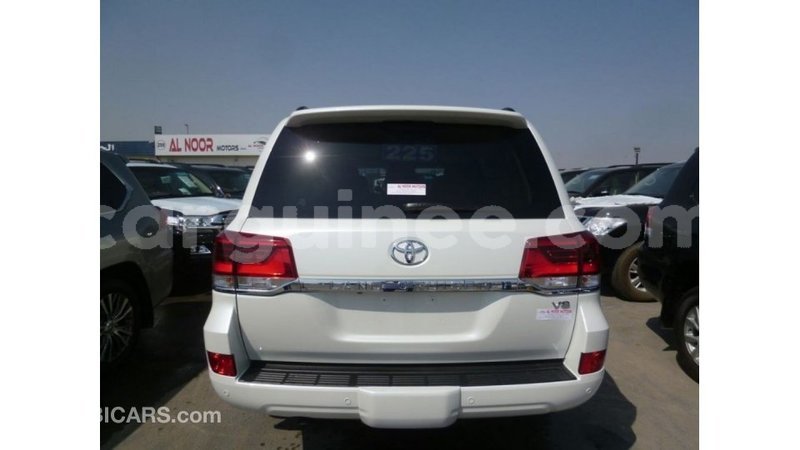 Big with watermark toyota land cruiser conakry import dubai 5003