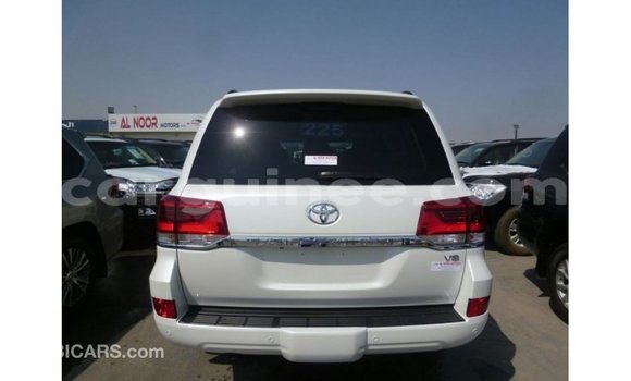 Buy Import Toyota Land Cruiser White Car in Import - Dubai in Conakry Buy Import Toyota Land Cruiser White Car in Import - Dubai in Conakry