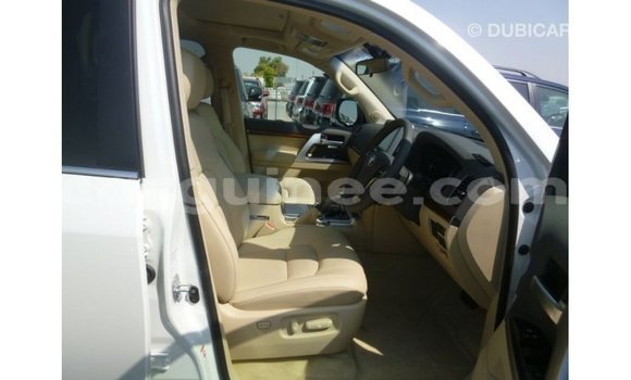 Buy Import Toyota Land Cruiser White Car in Import - Dubai in Conakry Buy Import Toyota Land Cruiser White Car in Import - Dubai in Conakry